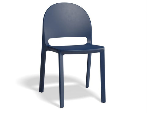 
Navy blue polypropylene dining chair with ergonomic shape, durable and stackable for corporate or outdoor environments.

